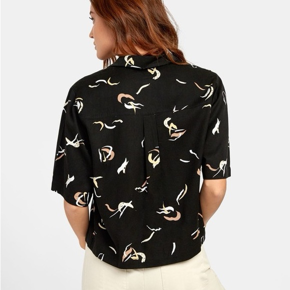 RVCA | Foreign Printed Black Graphic Short Sleeve Button Down | Size XS - Picture 4 of 6